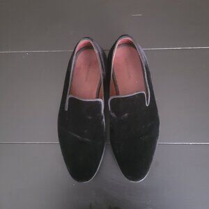 Magnanni Men's suede loafer, Black.  Pre worn but in very good condition. Size 7